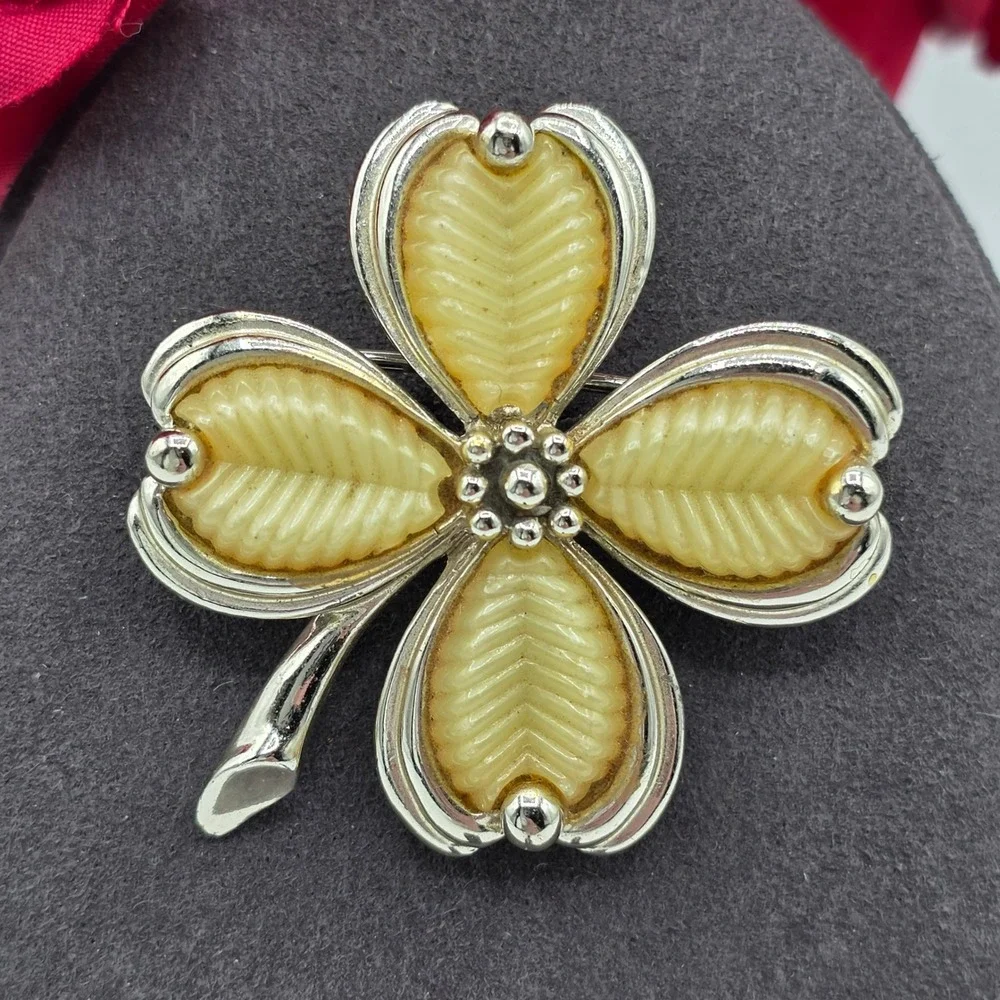 Marboux Vintage Four Leaf Clover Brooch‎ Silver Tone Yellow Lucite Signed 556